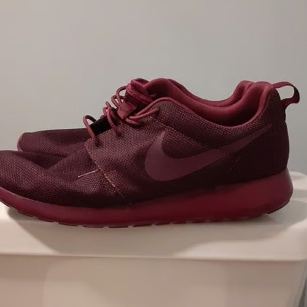 Nike Roshe One - Villian Red Colorway - Size 14